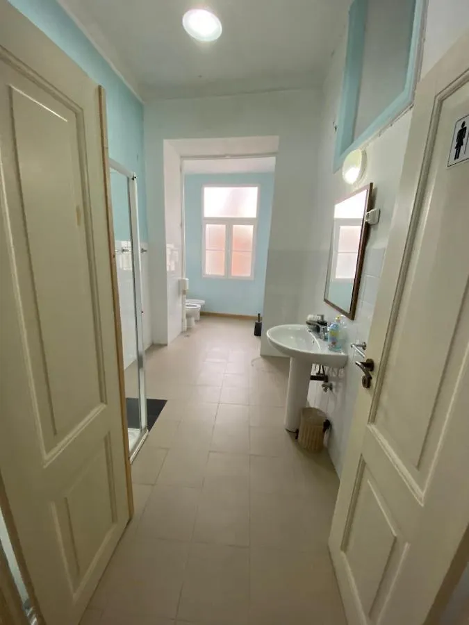 Classic Chiado 1 - Central Guest House Room With Shared Bathroom Lisbona
